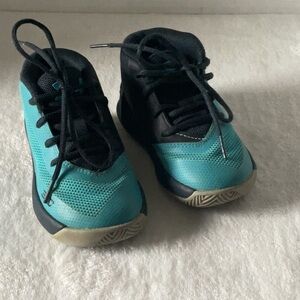 Under Armour Black and Blue sneaker’s Stephen curry